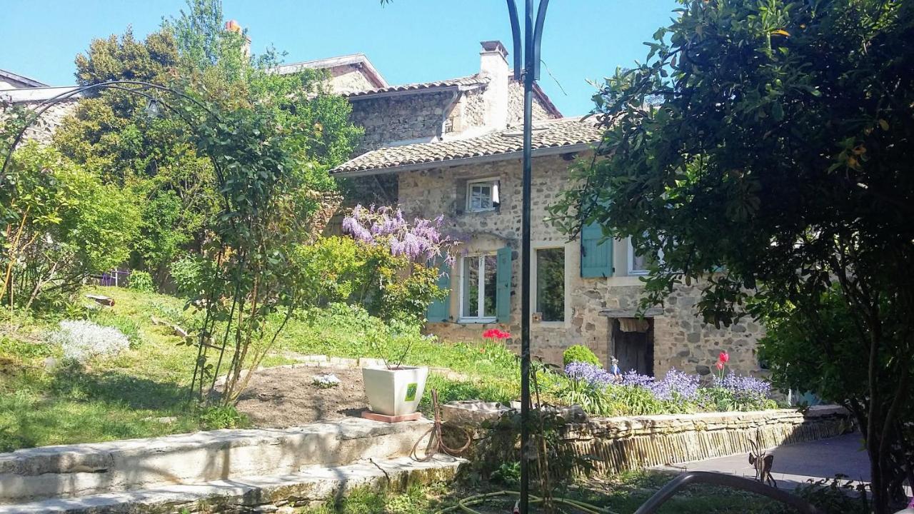 Hotel Domaine De La Fee-Licite Jullié Exterior foto